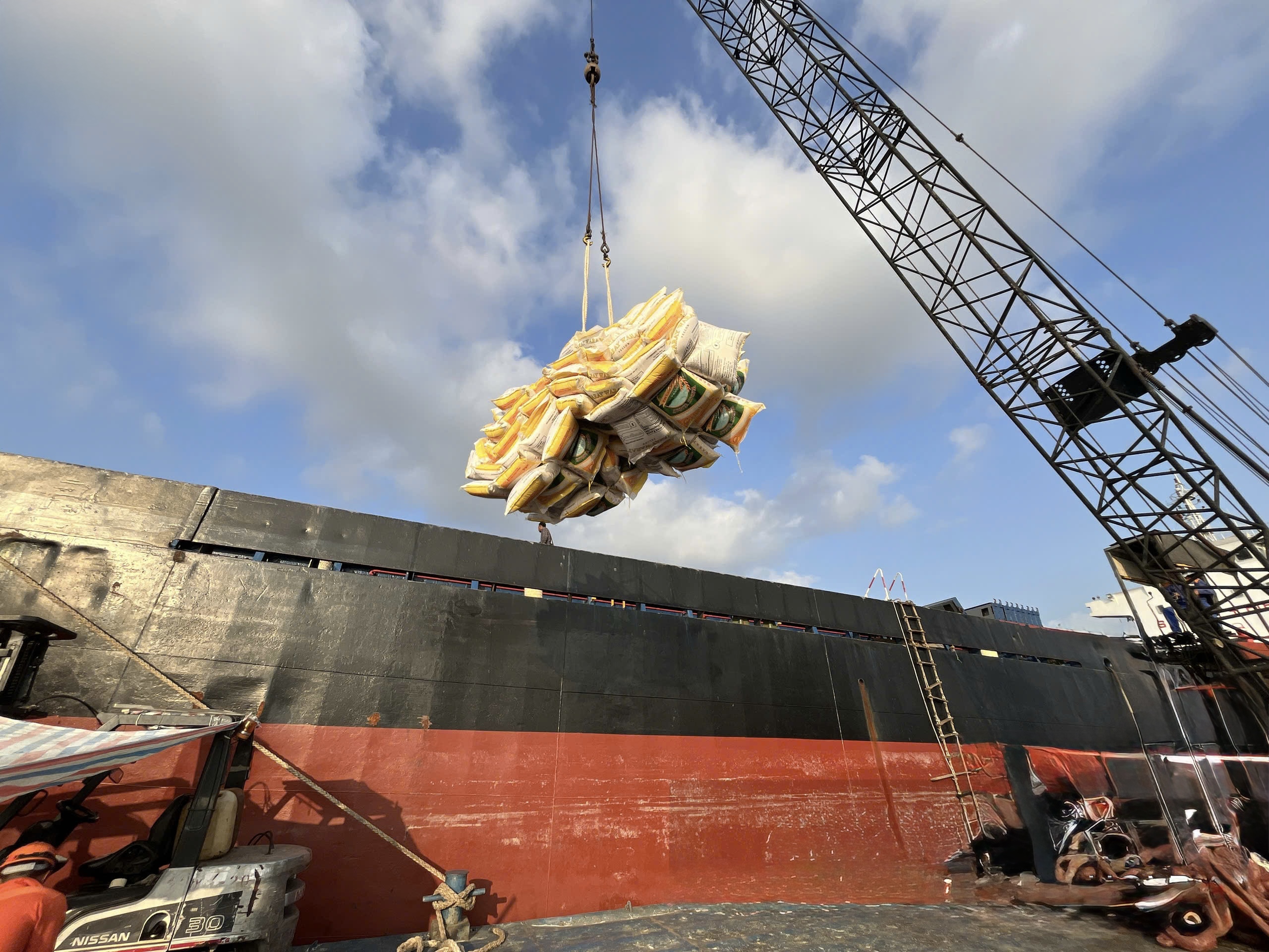 Dunnage inventory prepared for urgent vessel requests