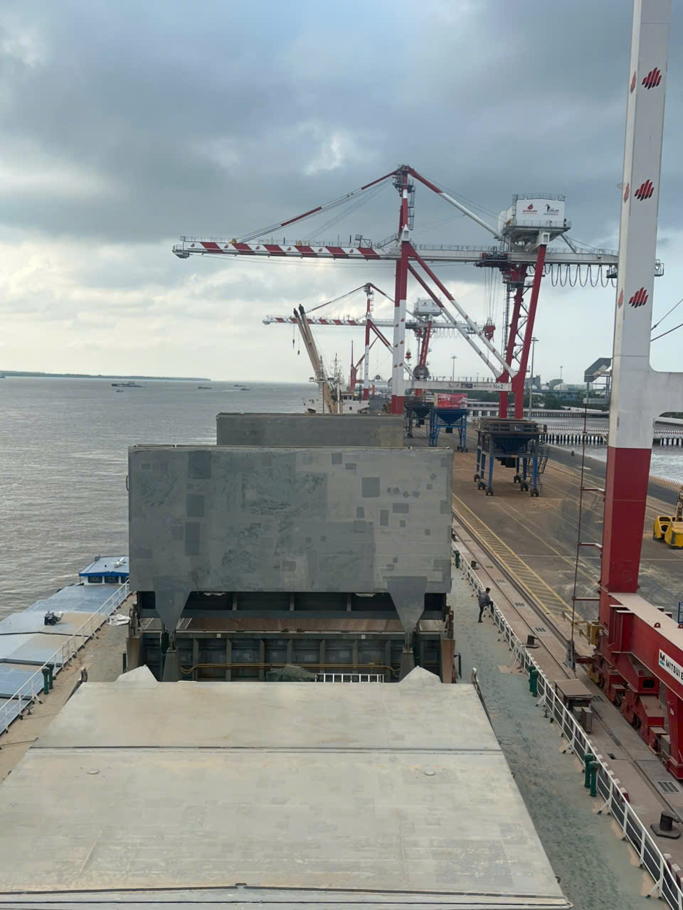 Marine agency coordination during port operations